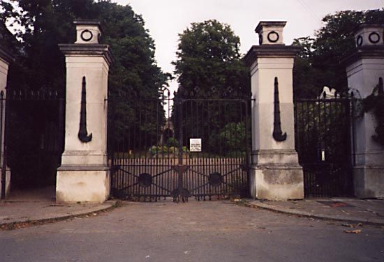 02-MainGate