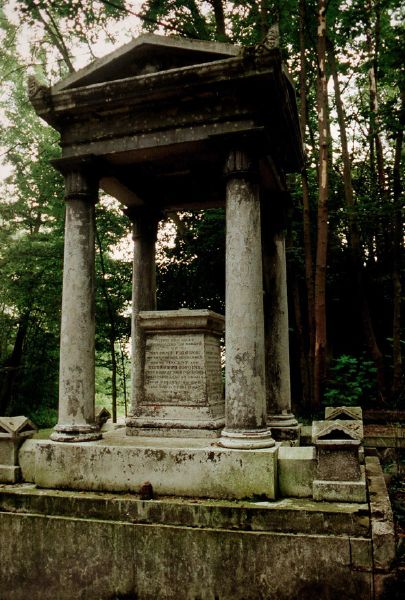 30-Tomb-4Pillar